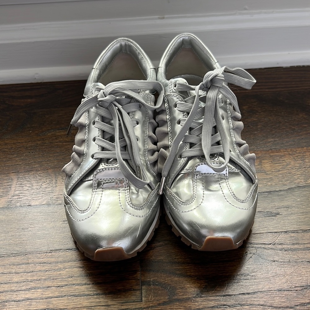 Tory Sport Metallic Ruffle Sneaker / Trainer size 8